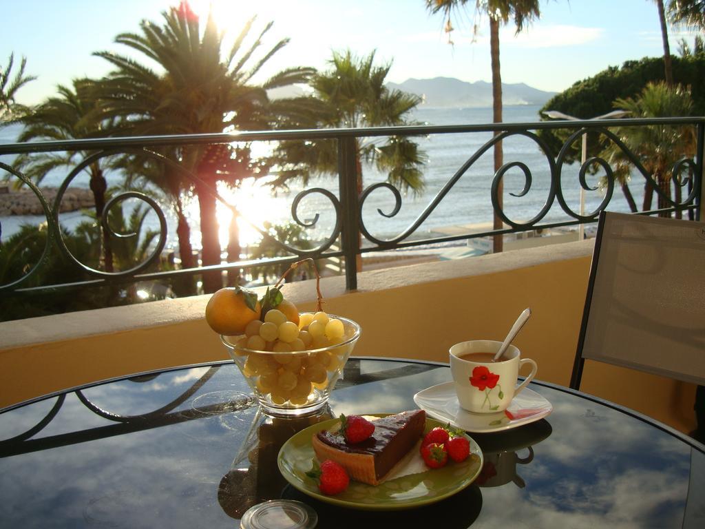 Apartment On The Croisette With Sea View Канны Номер фото