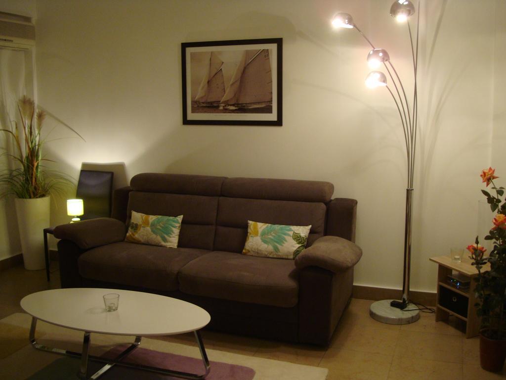 Apartment On The Croisette With Sea View Канны Номер фото