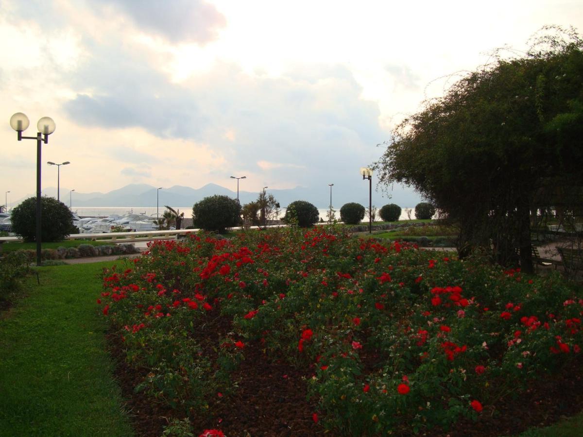 Apartment On The Croisette With Sea View Канны Номер фото